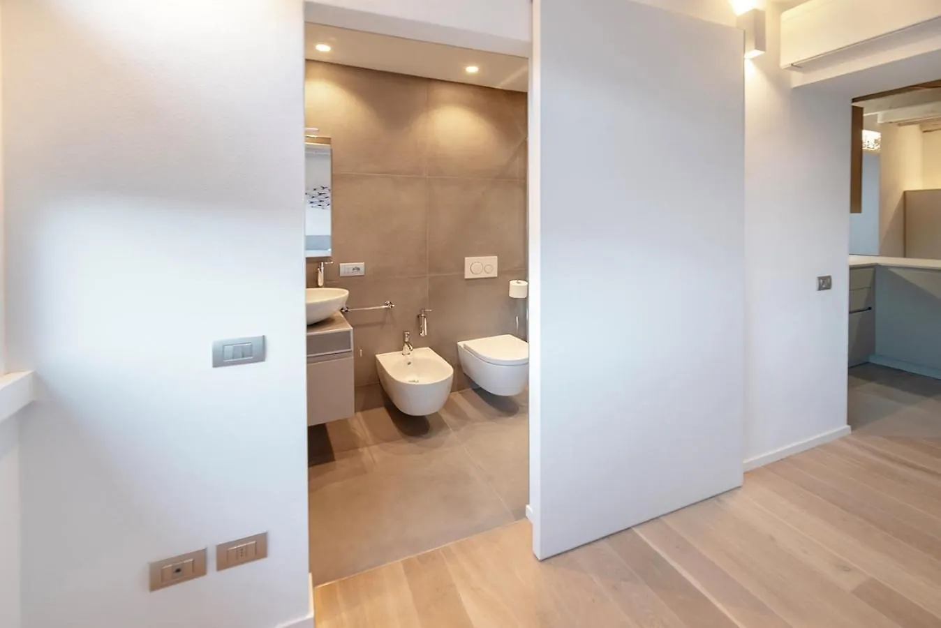 Modern Apartment City Center 5 Minutes From Citta' Alta And Train Station Bergamo 0*,  Italy